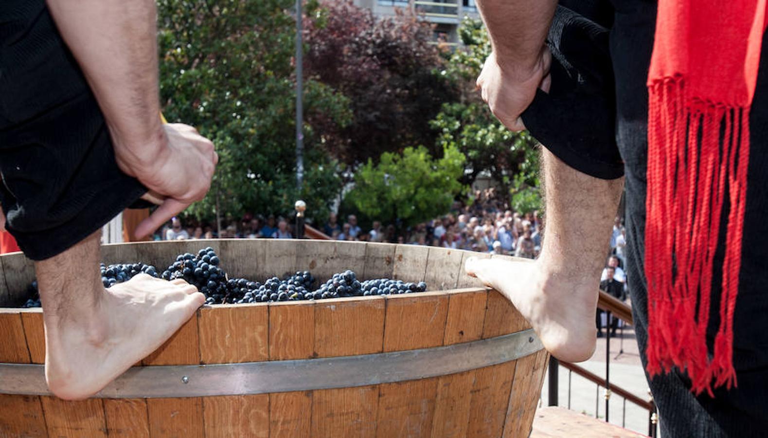 Dïa de San Mateo. Día grande en la ciudad con la ofrenda del primer mosto. El pisado y la posterior ofrenda del primer caldo a la virgen de Valvanera ocupó la mañana más institucional en El Espolón.