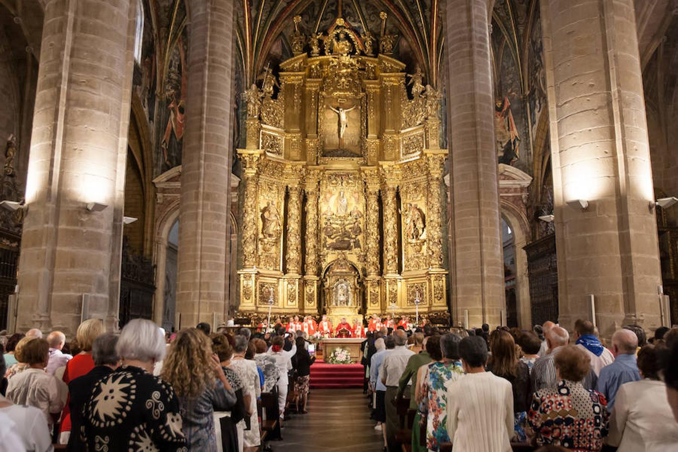 Dïa de San Mateo. Día grande en la ciudad con la ofrenda del primer mosto. El pisado y la posterior ofrenda del primer caldo a la virgen de Valvanera ocupó la mañana más institucional en El Espolón.