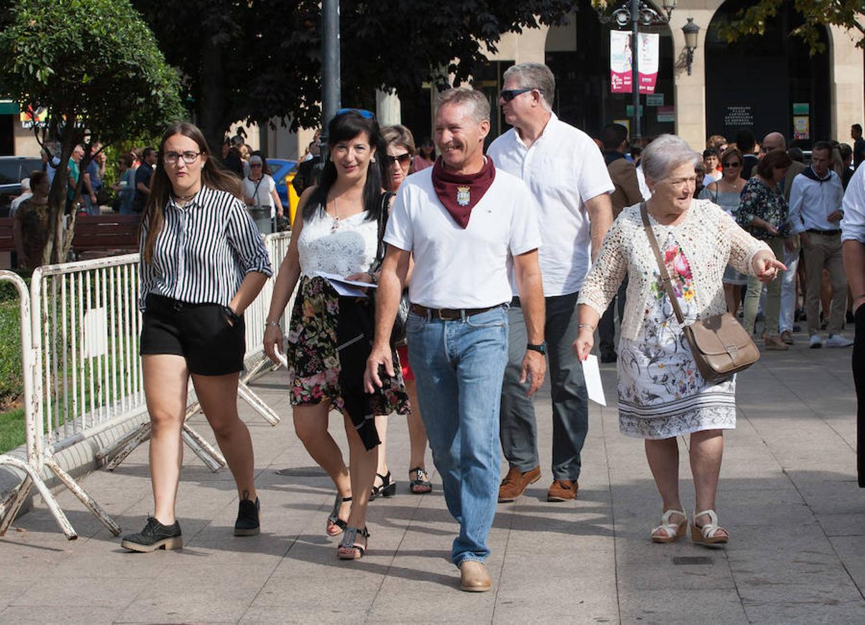 Dïa de San Mateo. Día grande en la ciudad con la ofrenda del primer mosto. El pisado y la posterior ofrenda del primer caldo a la virgen de Valvanera ocupó la mañana más institucional en El Espolón.