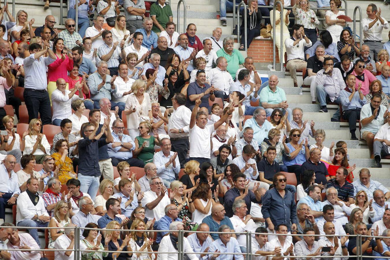 Se cumplió la máxima. Todos esperaban más de la corrida de toros de este viernes en La Ribera. El mano a mano entre El Juli y Diego Urdiales acabó con dos orejas que no contentaron a un personal deseoso, una vez más, de ver faena.