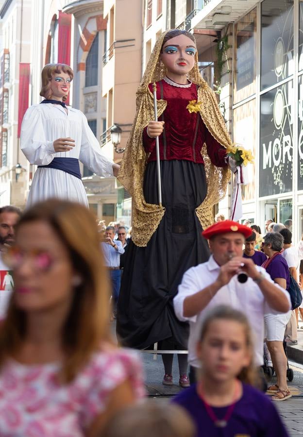 Fotos: A la sombra de los gigantes... y de los cabezudos