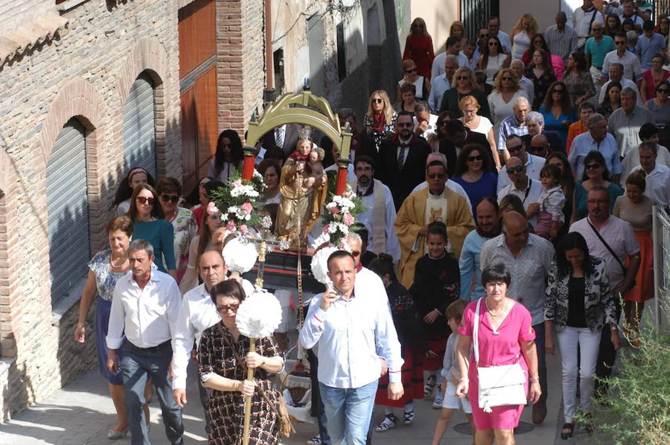 Imágenes del día grande de las fiestas de Rincón de Olivedo. con motivo de sus fiestas de Acción de Gracias y Virgen de la Antigua con procesión, pisado de uva, ofrenda del mosto y misa.