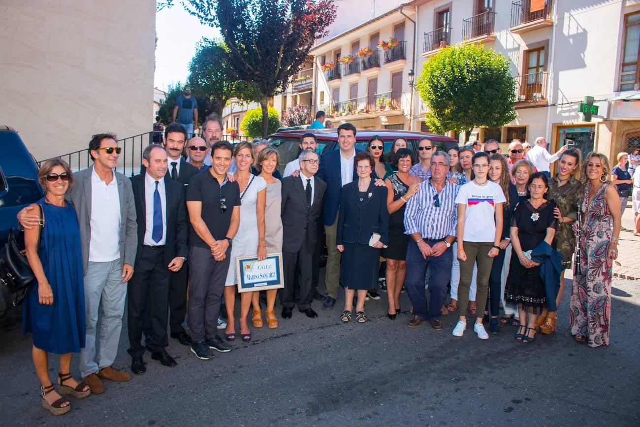 Acto de inauguración de las calles que Ezcaray ha dedicado a Marisa Sánchez, Víctor Monge y Cristóbal Zamudio, e inicio de las fiestas de Nuestra Señora de Allende y Gracias.