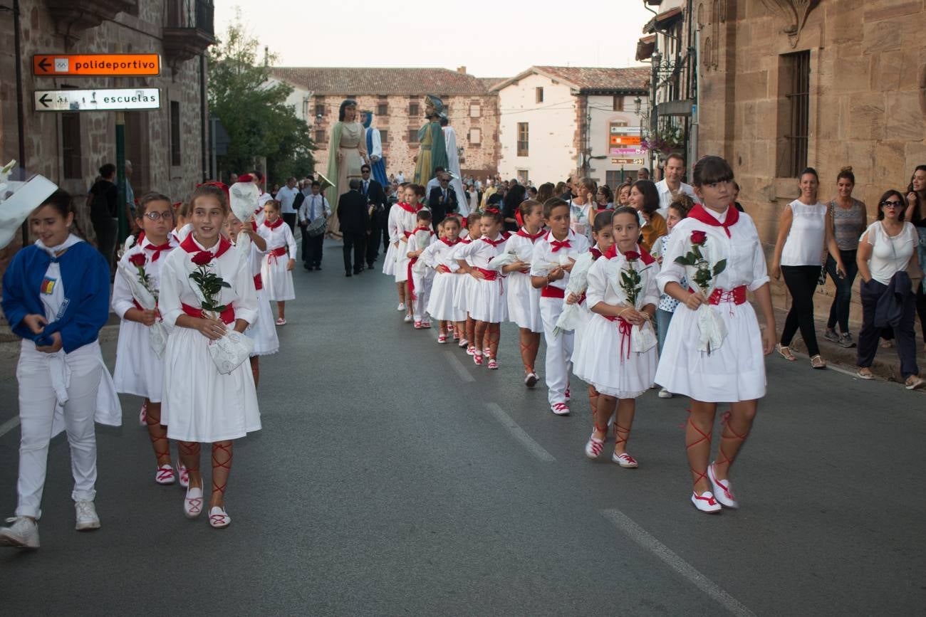 Acto de inauguración de las calles que Ezcaray ha dedicado a Marisa Sánchez, Víctor Monge y Cristóbal Zamudio, e inicio de las fiestas de Nuestra Señora de Allende y Gracias.