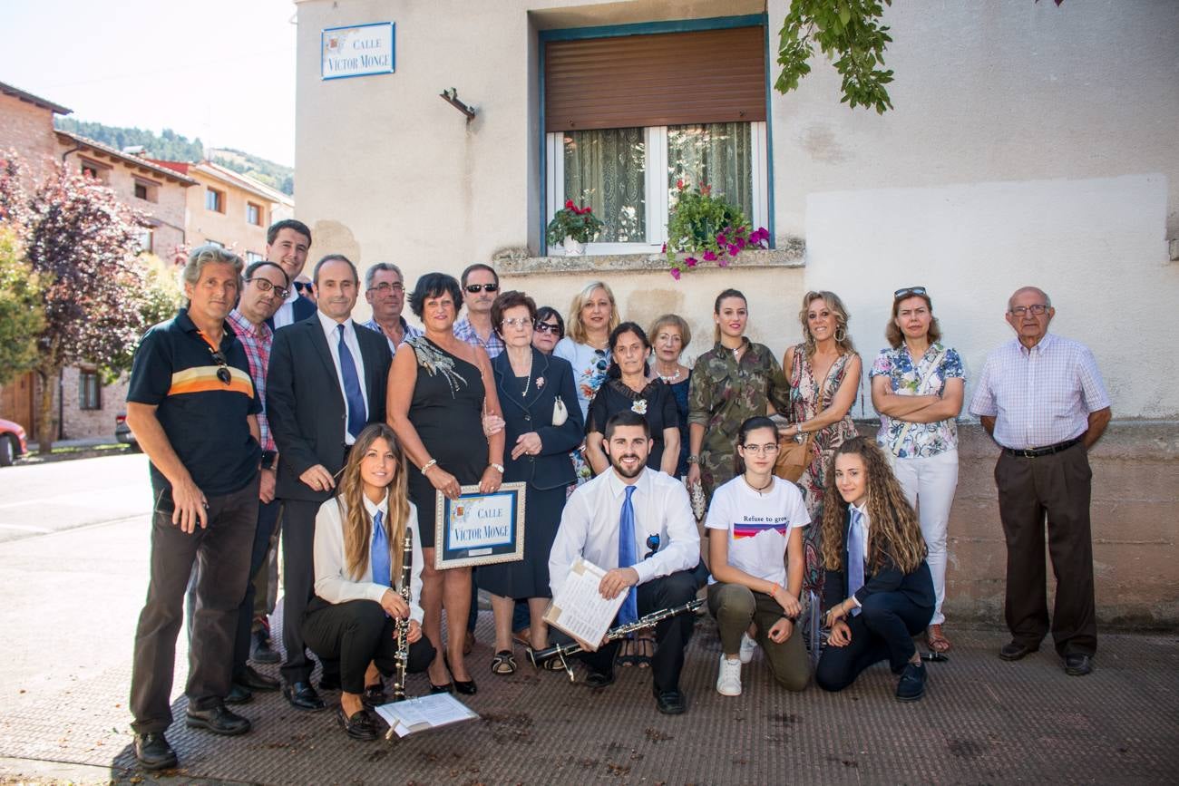 Acto de inauguración de las calles que Ezcaray ha dedicado a Marisa Sánchez, Víctor Monge y Cristóbal Zamudio, e inicio de las fiestas de Nuestra Señora de Allende y Gracias.