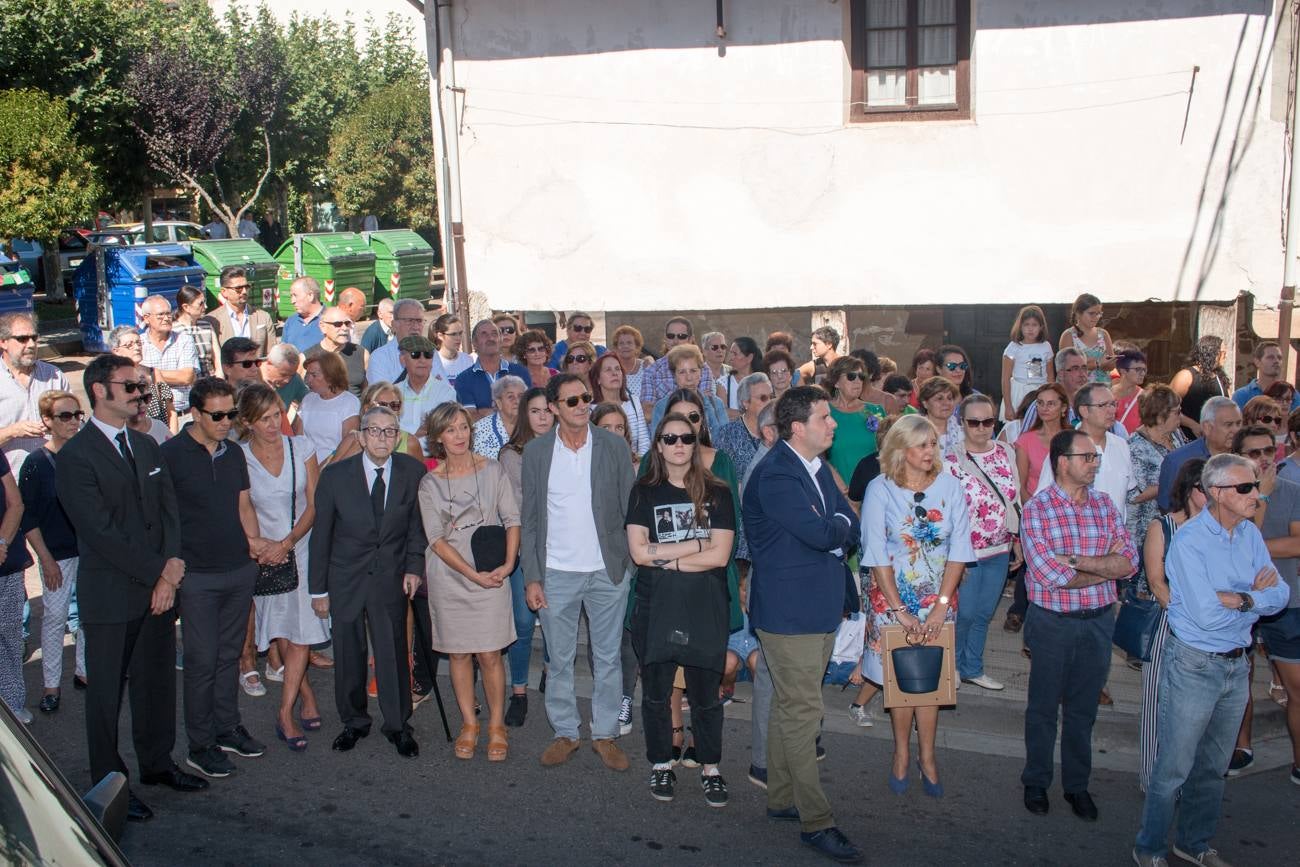 Acto de inauguración de las calles que Ezcaray ha dedicado a Marisa Sánchez, Víctor Monge y Cristóbal Zamudio, e inicio de las fiestas de Nuestra Señora de Allende y Gracias.