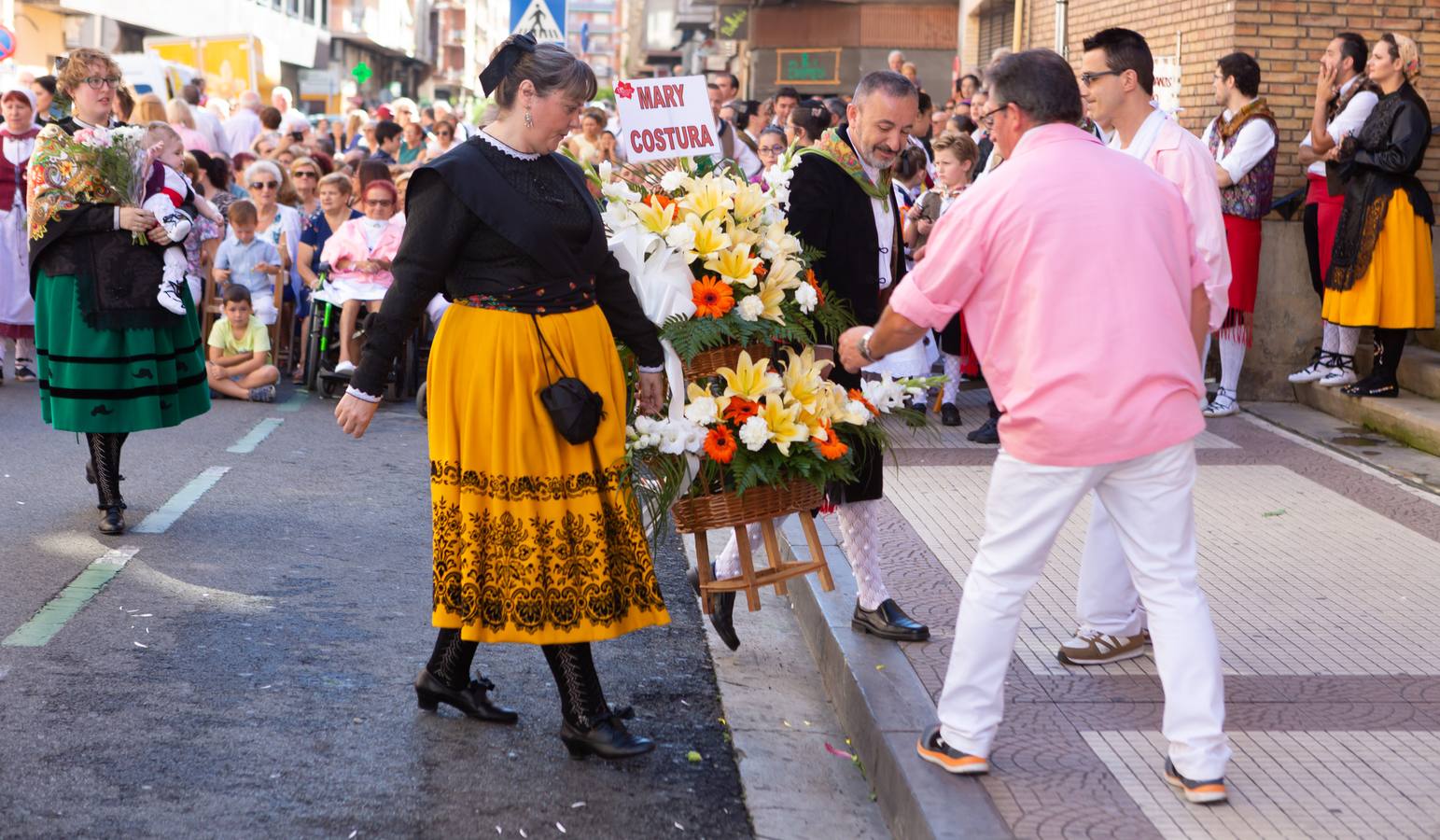 Fotos: Ofrenda floral a la virgen de Valvanera