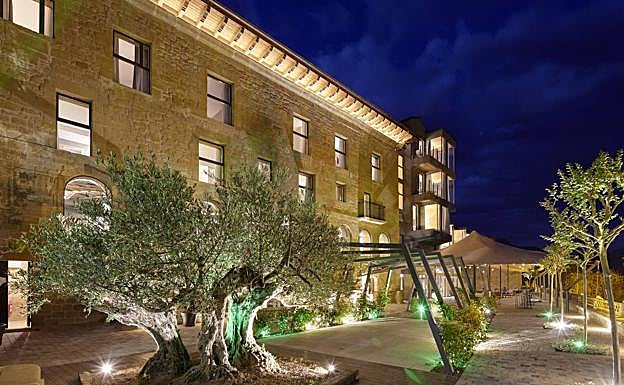 Imagen principal - Dos empresarios invierten siete millones en enoturismo de lujo en Briñas, Haro y Logroño