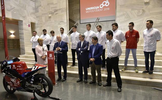 La UR ha presentado hoy a su equipo para el certamen, que se celebrará en el circuito de Alcañiz (Aragón) 