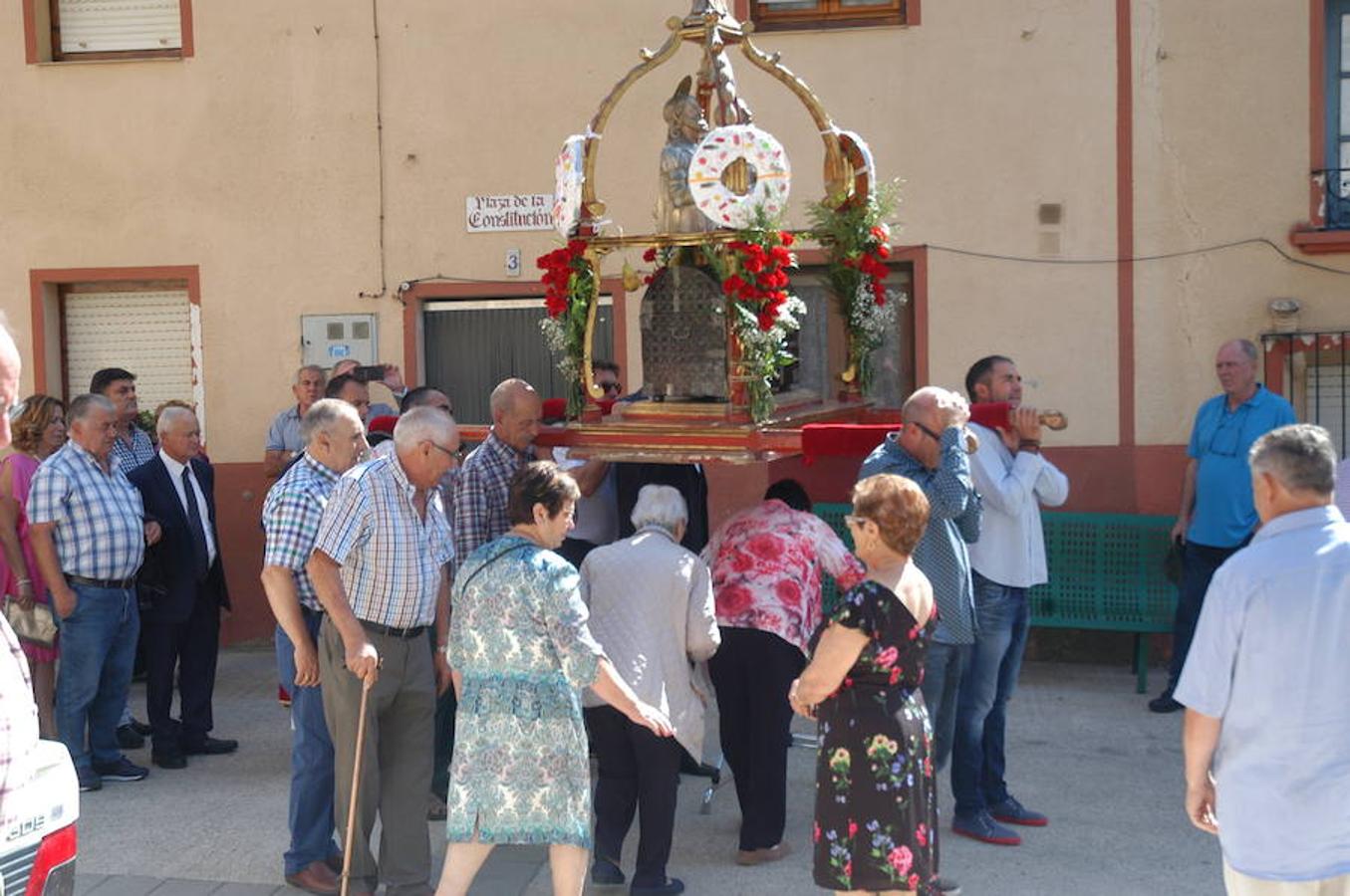 La Villa de Ocón celebró ayer jueves el día grande de San Cosme y San Damián con procesión y misa. Los actos del programa festivo comenzaron el miércoles y durarán hasta el sábado.