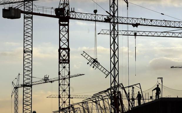 Construcción de apartamentos en las afueras de Madrid. 