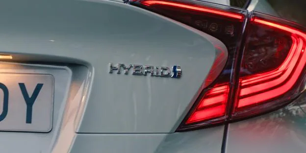 El logotipo que distingue a los Toyota híbridos. :: L.R.m.