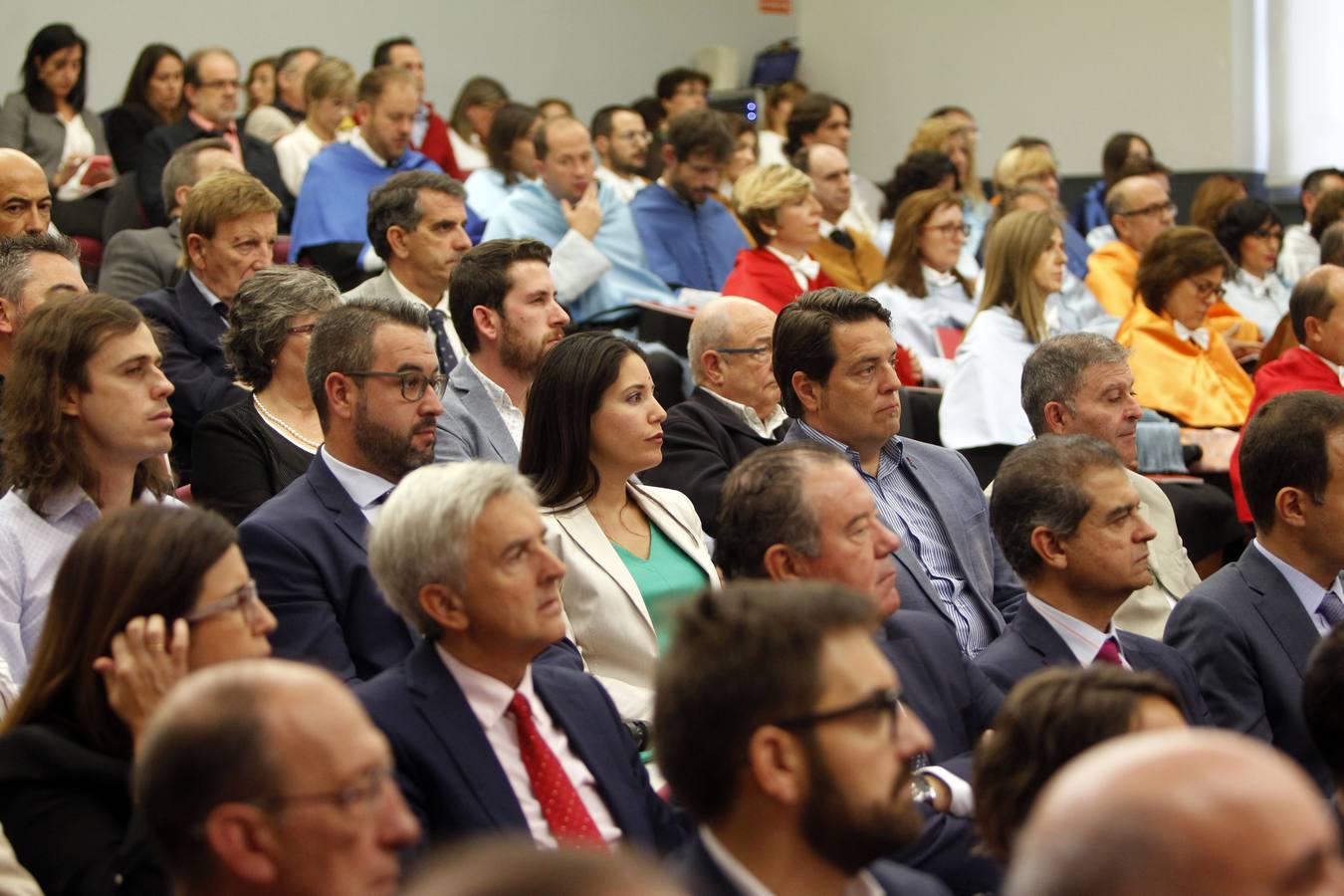 El rector de la Universidad de La Rioja (UR), Julio Rubio, ha inaugurado este lunes de forma oficial el curso 2018-2019 aunque está a dos días de someterse a una cuestión de confianza en el claustro, que podría determinar su salida de este puesto.