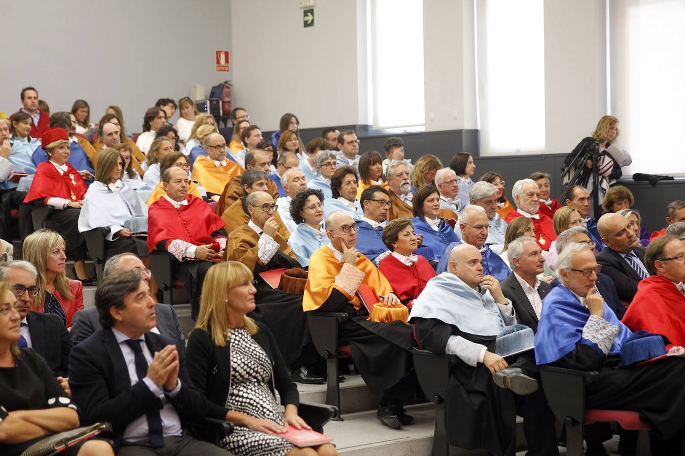 El rector de la Universidad de La Rioja (UR), Julio Rubio, ha inaugurado este lunes de forma oficial el curso 2018-2019 aunque está a dos días de someterse a una cuestión de confianza en el claustro, que podría determinar su salida de este puesto.