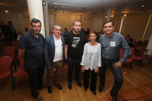 Julio Grande, José M.ª Pangua, Éctor Argote, M. Ángeles Alonso y Ángel Pérez, ayer, en el Ateneo Riojano. :: JUAN MARÍN
