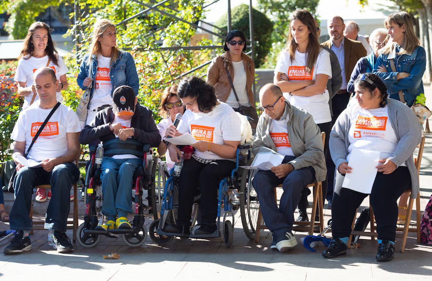 La Rioja ha abogado hoy, en el Día Mundial de la Parálisis Cerebral, por el derecho a la sexualidad y a la intimidad de estas personas bajo la campaña «No mires hacia otro lado». La presidenta de ASPACE La Rioja, Manuela Muro, ha leído el manifiesto en el que ha insistido en que esa intimidad «es algo que ellos quieren». 