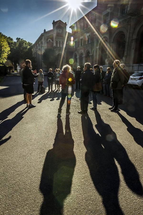 Con motivo de la celebración del Día Mundial de la Arquitectura, el Colegio Oficial de Arquitectos de La Rioja (COAR) celebra esta semana una serie de visitas guiadas por distintos espacios y edificios de la ciudad. La de este miércoles discurrió por el Seminario Conciliar de Logroño guiada por los arquitectos Iñaki Gómez y Luis de Miguel.