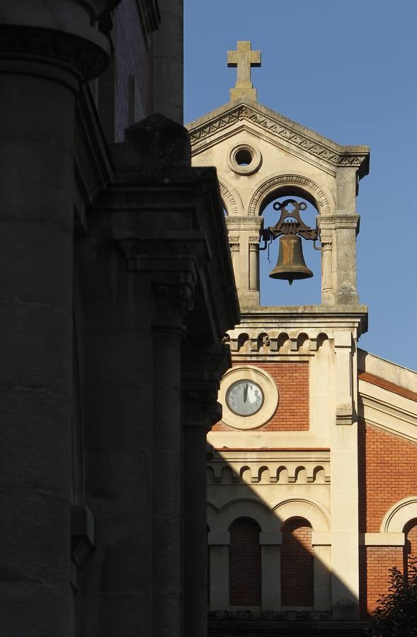 Con motivo de la celebración del Día Mundial de la Arquitectura, el Colegio Oficial de Arquitectos de La Rioja (COAR) celebra esta semana una serie de visitas guiadas por distintos espacios y edificios de la ciudad. La de este miércoles discurrió por el Seminario Conciliar de Logroño guiada por los arquitectos Iñaki Gómez y Luis de Miguel.