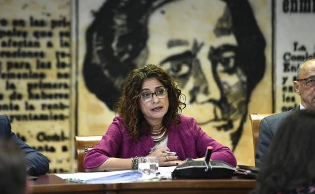 La ministra de Hacienda, María Jesús Montero, en el Senado.