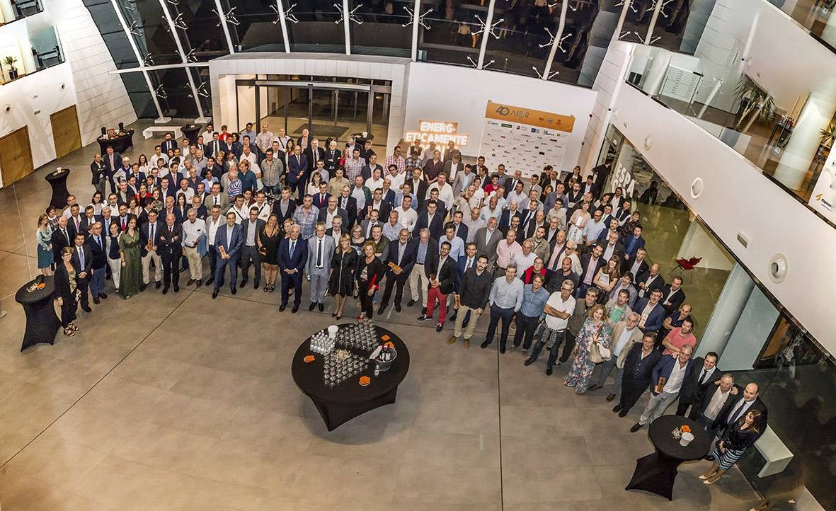 El museo Würth La Rioja acogió este jueves el acto del 40º Aniversario de la Asociación de Instaladores Electricistas y de Telecomunicaciones de La Rioja (AIER), en el que se presentaron los resultados del proyecto 'Energ-Éticamente sociales' realizado junto a Cáritas, Asociación Pro Infancia Riojana y el Banco de Alimentos de La Rioja.