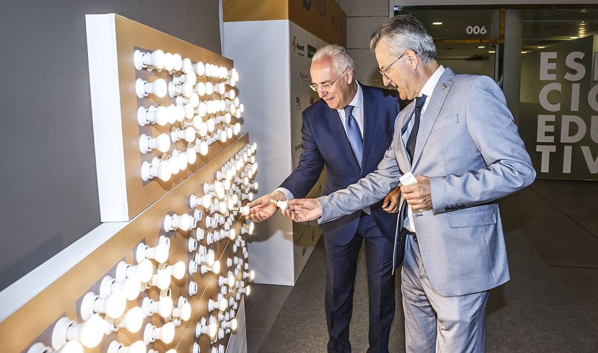 El museo Würth La Rioja acogió este jueves el acto del 40º Aniversario de la Asociación de Instaladores Electricistas y de Telecomunicaciones de La Rioja (AIER), en el que se presentaron los resultados del proyecto 'Energ-Éticamente sociales' realizado junto a Cáritas, Asociación Pro Infancia Riojana y el Banco de Alimentos de La Rioja.