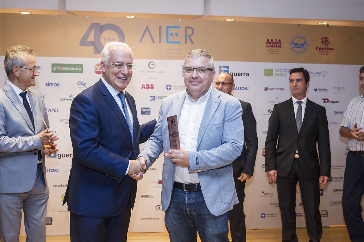 El museo Würth La Rioja acogió este jueves el acto del 40º Aniversario de la Asociación de Instaladores Electricistas y de Telecomunicaciones de La Rioja (AIER), en el que se presentaron los resultados del proyecto 'Energ-Éticamente sociales' realizado junto a Cáritas, Asociación Pro Infancia Riojana y el Banco de Alimentos de La Rioja.