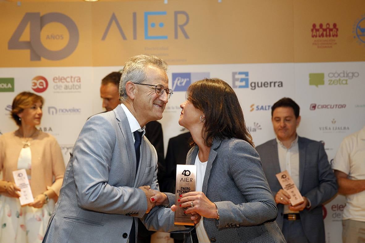 El museo Würth La Rioja acogió este jueves el acto del 40º Aniversario de la Asociación de Instaladores Electricistas y de Telecomunicaciones de La Rioja (AIER), en el que se presentaron los resultados del proyecto 'Energ-Éticamente sociales' realizado junto a Cáritas, Asociación Pro Infancia Riojana y el Banco de Alimentos de La Rioja.