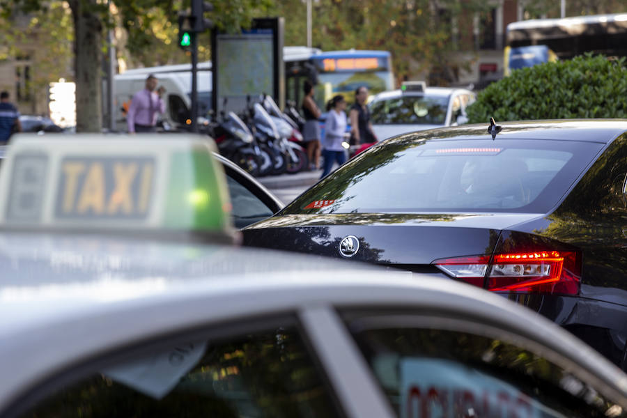 Vehículos circulando por las calles de Madrid.