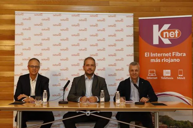 Xavier Viladegut, Fredrik Gillstrom y Jesús Hijazo, ayer antes de su rueda de prensa en Logroño. :: L.R.