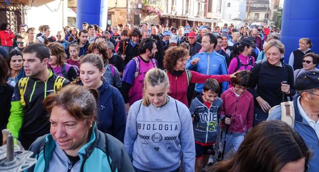 Ezcaray caminó contra el cáncer ayer