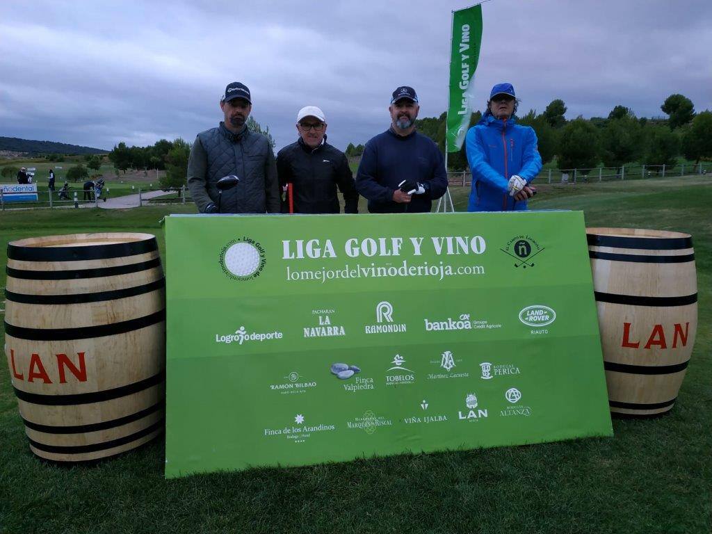 Fotos de salida del Torneo Bodegas LAN, de la Liga de Golf y Vino.