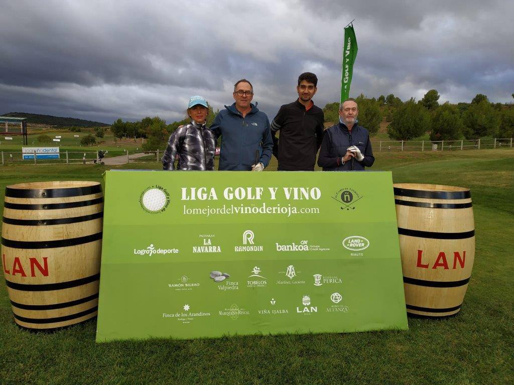Fotos de salida del Torneo Bodegas LAN, de la Liga de Golf y Vino.