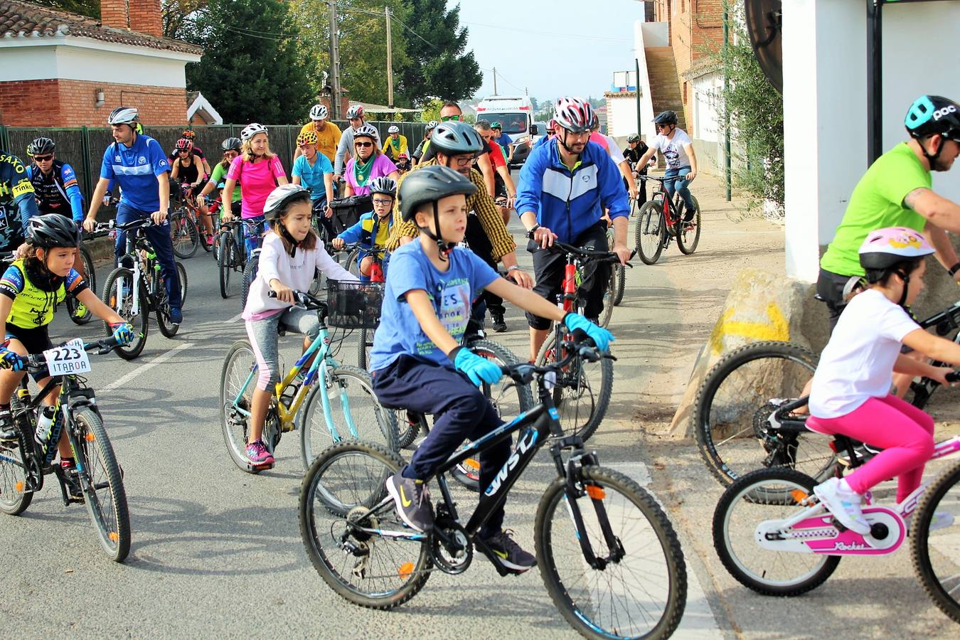 Las imágenes del paseo ciclista por los alrededores de Varea con la ciclista riojana