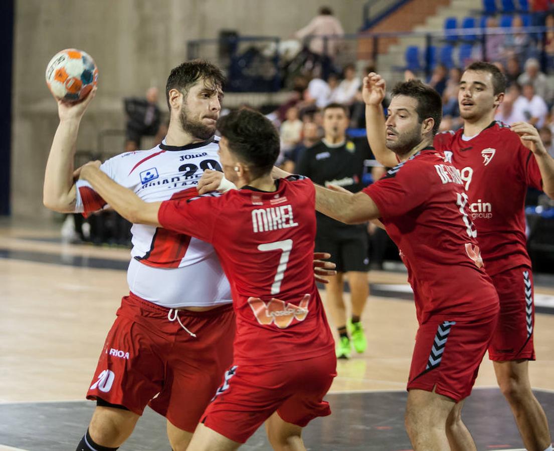 Empujados por el talento de Eduardo Cadarso el equipo riojano aplasta al Alcobendas 41-26 y asalta la segunda plaza de la Liga Asobal