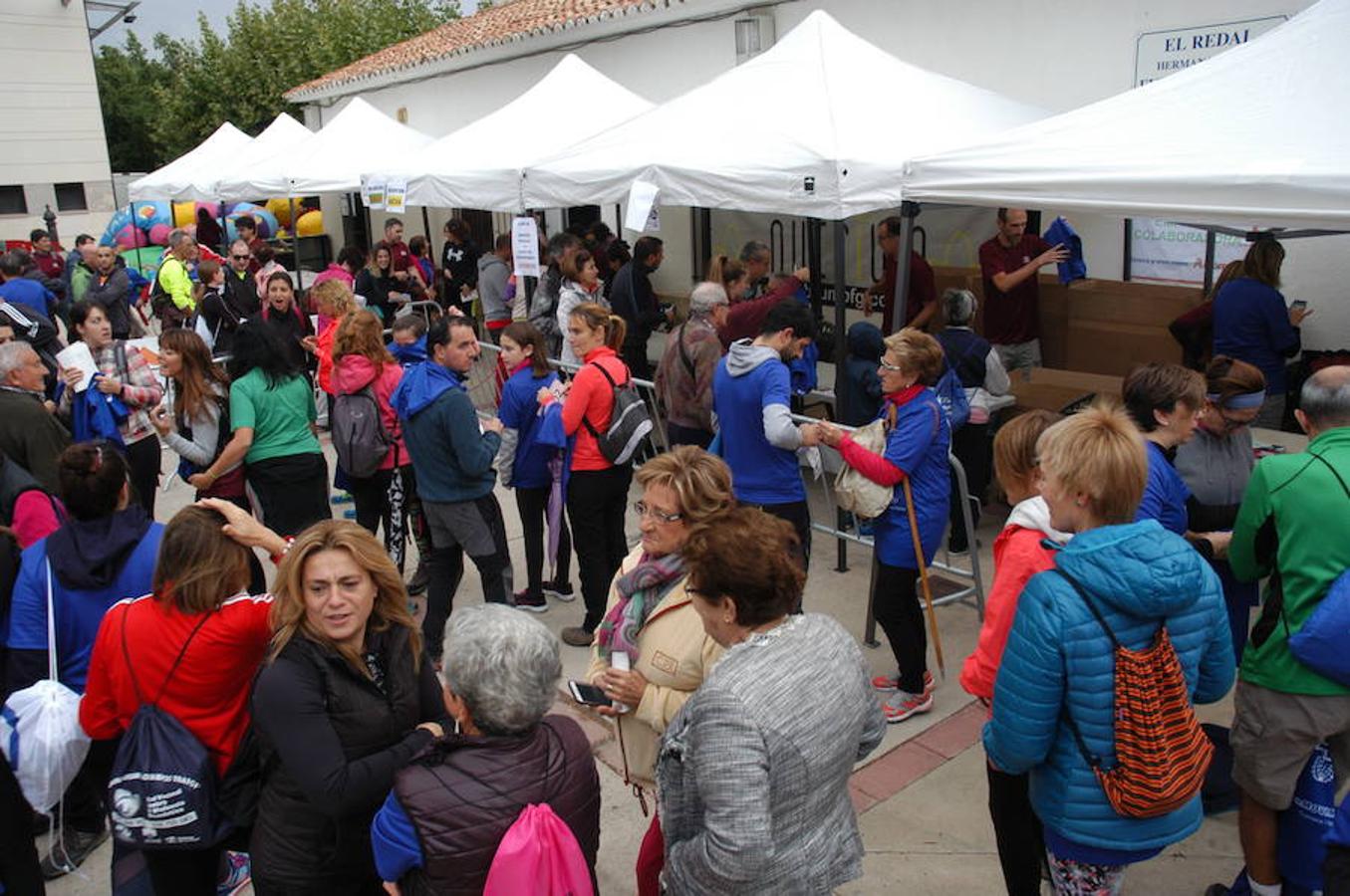 IV marcha solidaria de El Redal, en favor de AFA Rioja. En la cita han participado 370 personas y después también se han celebrado carreras sénior e infantil.