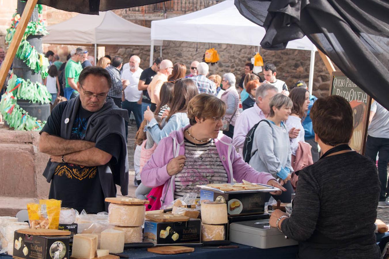 Ojacastro celebra hoy la segunda y última jornada de su feria de ganado y de artesanía agroalimentaria, que, 16 años después de echar a andar, sigue evidenciando su encaje y tirón dentro del 'puente' festivo del Pilar. 