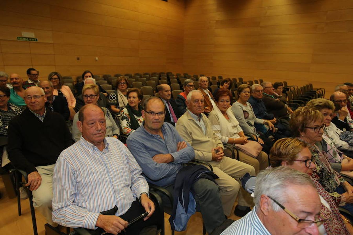 La alcaldesa de Logroño, Cuca Gamarra, y la consejera de Presidencia, Relaciones Institucionales y Acción Exterior, Begoña Martínez Arregui, han participado en Riojafórum en el acto institucional con motivo del 40 aniversario de la Asociación de Pensionistas y Jubilados de La Rioja.