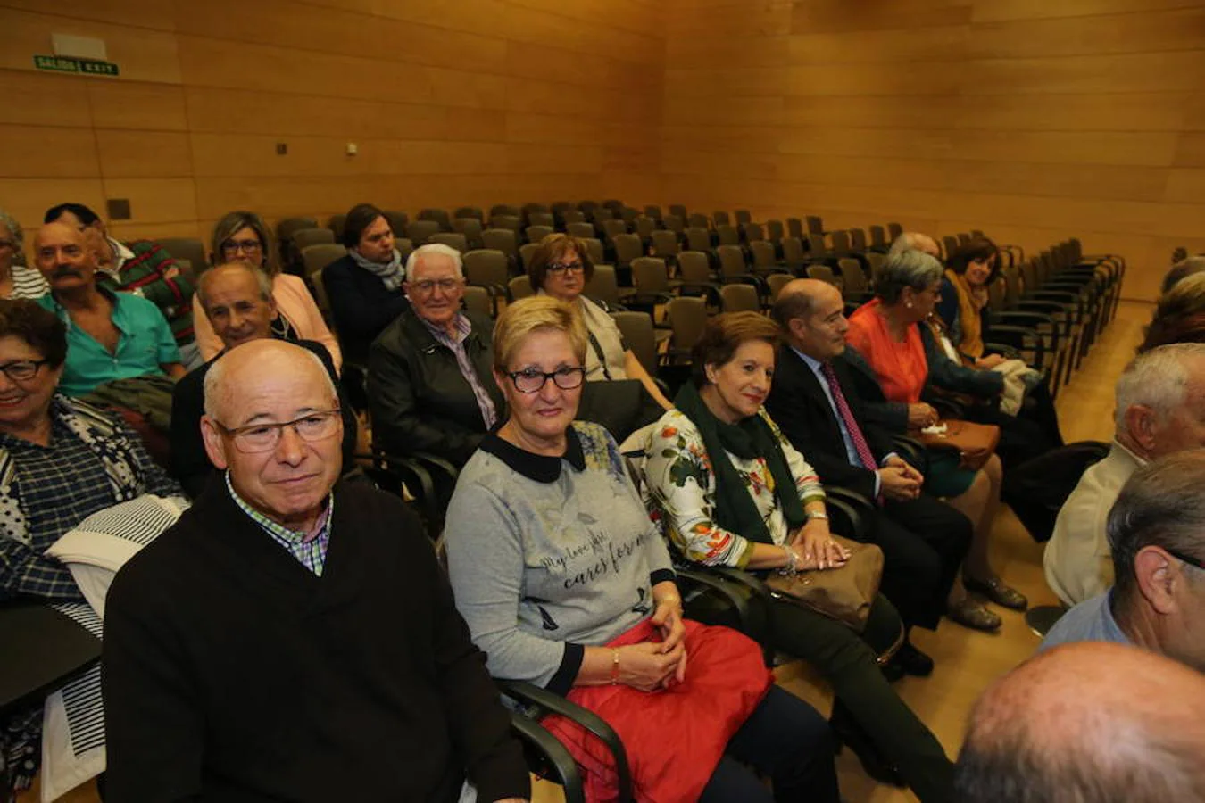 La alcaldesa de Logroño, Cuca Gamarra, y la consejera de Presidencia, Relaciones Institucionales y Acción Exterior, Begoña Martínez Arregui, han participado en Riojafórum en el acto institucional con motivo del 40 aniversario de la Asociación de Pensionistas y Jubilados de La Rioja.