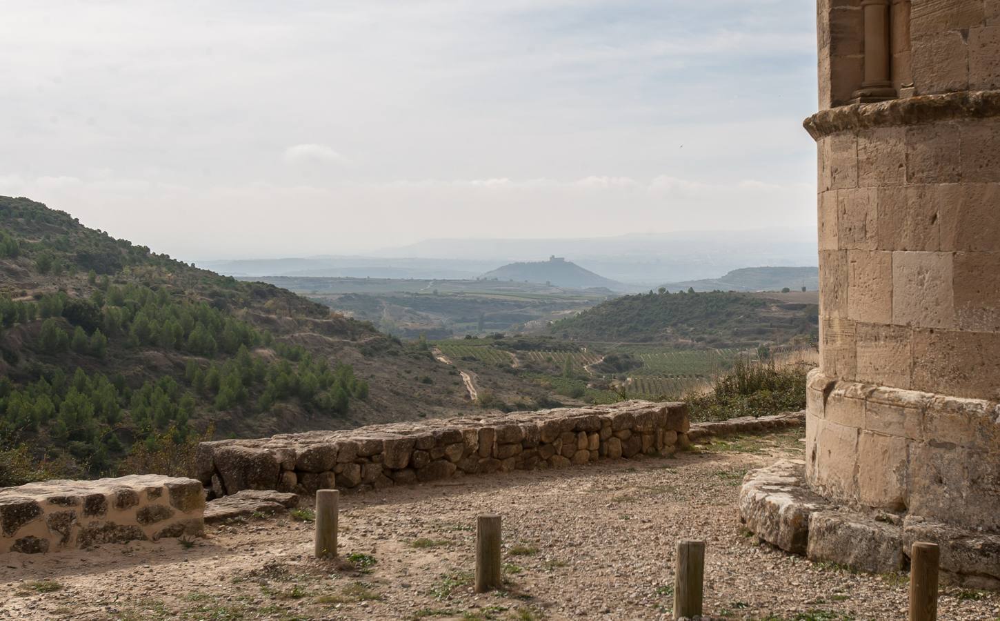 La Rioja Turismo estrena ruta enoturística inspirada en la novela de Andrés Pascual 'A merced de un dios salvaje'