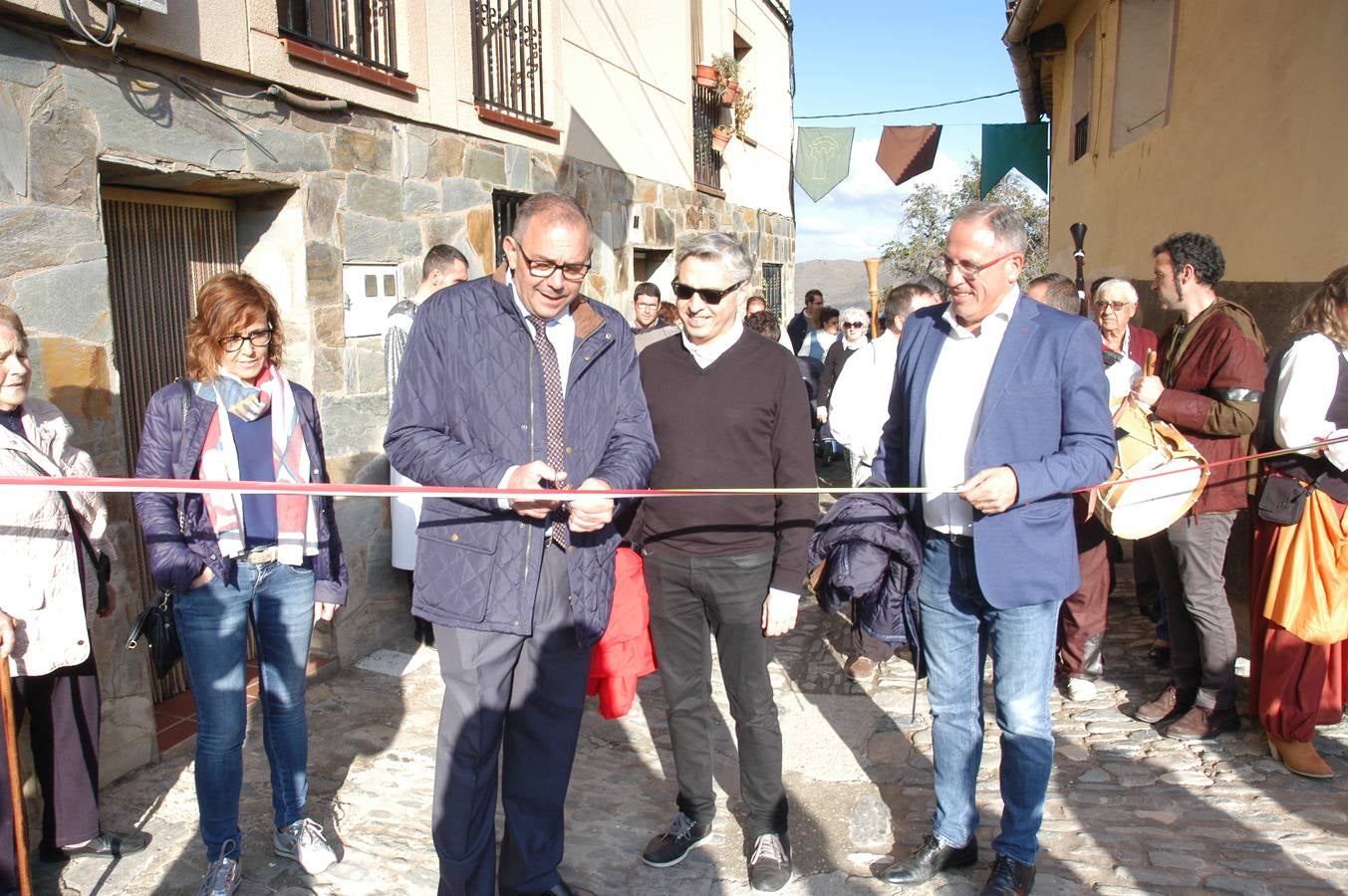 Cornago lleva trece años consecutivos celebrando unas jornadas de artesanía medieval que aprovechan uno de los entornos más llamativos de La Rioja, el formado por su castillo y la parroquia de San Pedro