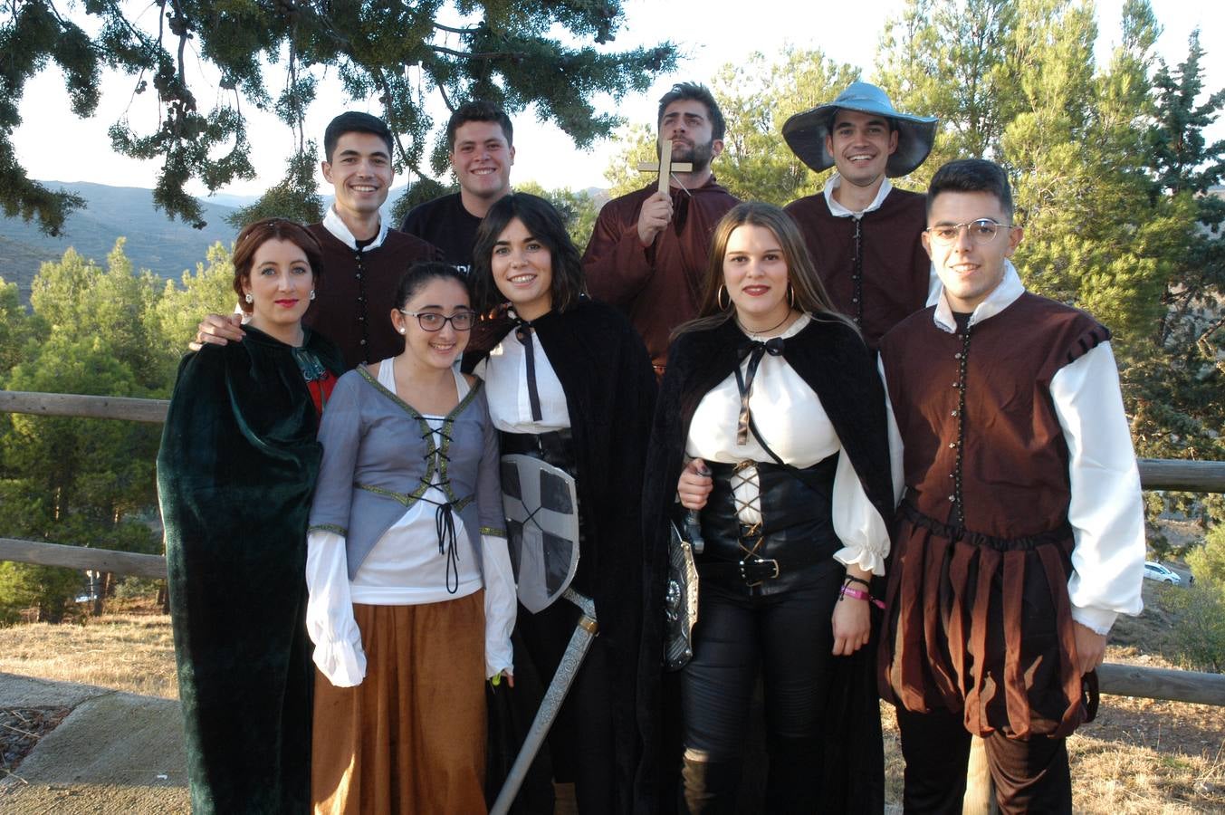 Cornago lleva trece años consecutivos celebrando unas jornadas de artesanía medieval que aprovechan uno de los entornos más llamativos de La Rioja, el formado por su castillo y la parroquia de San Pedro