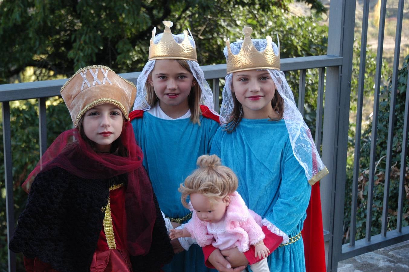 Cornago lleva trece años consecutivos celebrando unas jornadas de artesanía medieval que aprovechan uno de los entornos más llamativos de La Rioja, el formado por su castillo y la parroquia de San Pedro