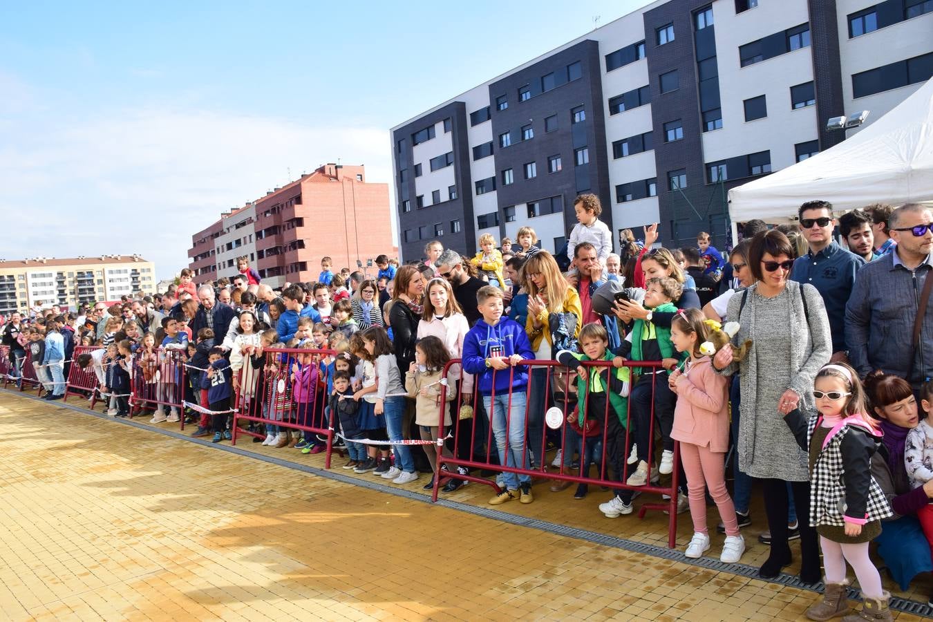 La Jefatura Superior de Policía de La Rioja celebró ayer su jornada de puertas abiertas, especialemente dedicada a los niños.