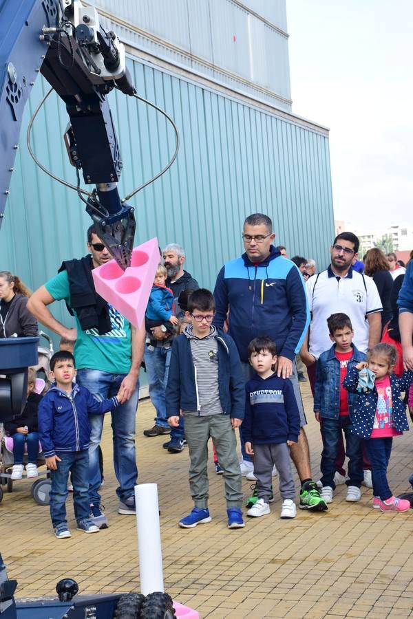 La Jefatura Superior de Policía de La Rioja celebró ayer su jornada de puertas abiertas, especialemente dedicada a los niños.