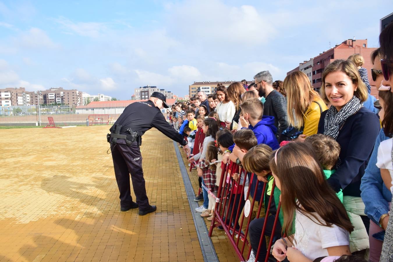 La Jefatura Superior de Policía de La Rioja celebró ayer su jornada de puertas abiertas, especialemente dedicada a los niños.