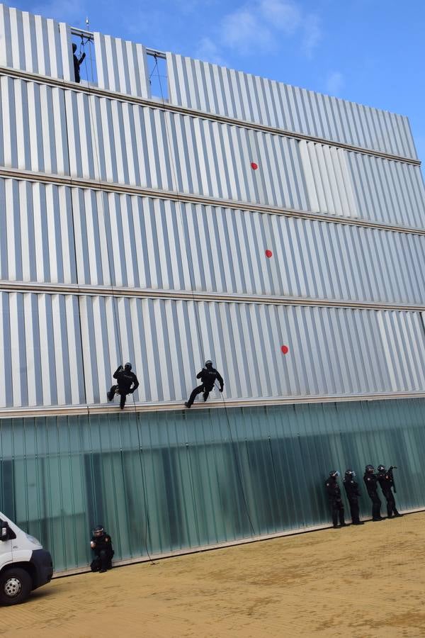 La Jefatura Superior de Policía de La Rioja celebró ayer su jornada de puertas abiertas, especialemente dedicada a los niños.