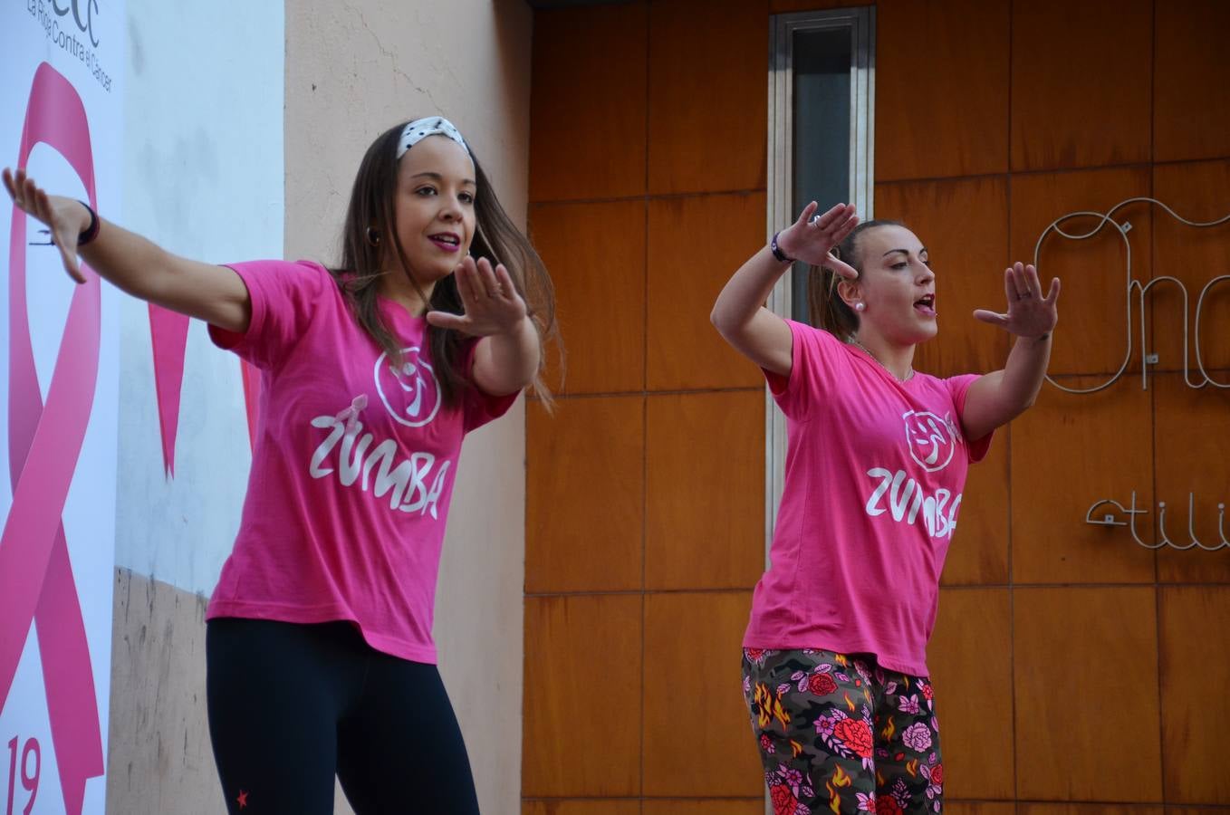 Masterclass de zumba para la lucha contra el cáncer de mama. La actividad la ha organizado la asociación de bares de la calle Travesía de Paletillas (ACTIBA) dentro de su Pink Wekend.