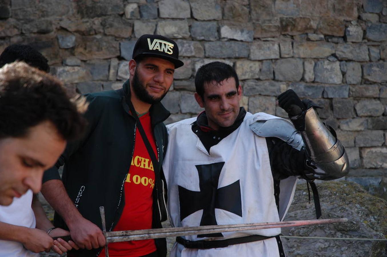 Fotografías del domingo de las jornadas de artesanía medieval de Cornago donde la localidad riojana se vuelca con su pasado y ofrece un colorido muy especial por sus estrechas y empedradas calles.