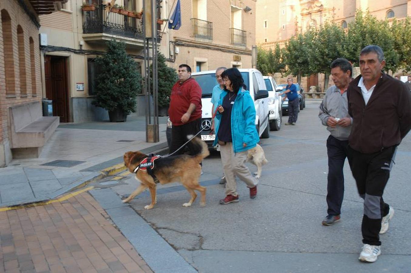 Imágenes correspondientes a la marcha para recaudar fondos contra el cáncer en Aldeanueva de Ebro.