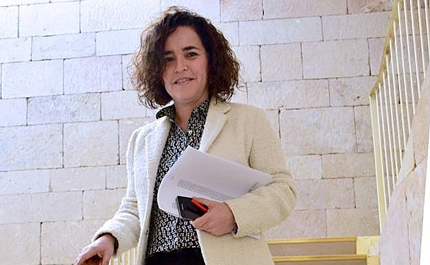 Beatriz Arraiz, en la escalinata del Ayuntamiento. 